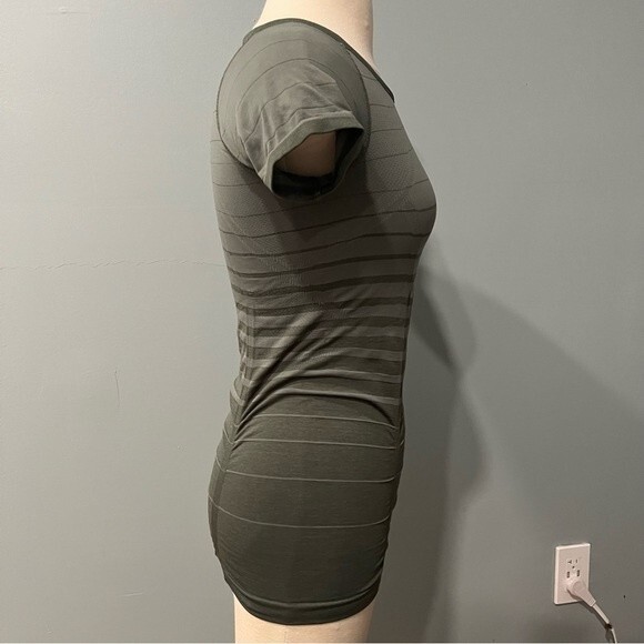 Athleta Olive Green Ombre Striped Short Sleeve Fastest Track Size XS - Picture 4 of 8